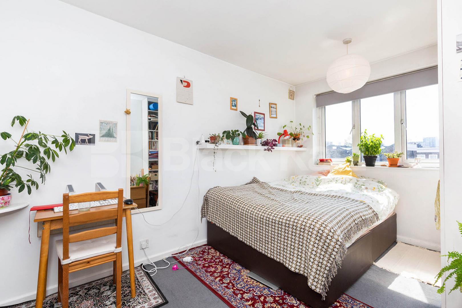 Arranged over 2 floors in the De Beauvoir area is this 2 bed plus study Mitchison Road, De Beauvoir Town